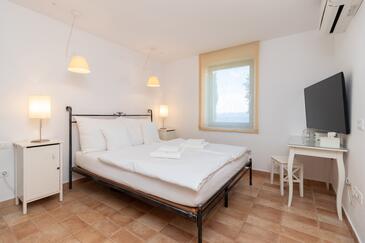 Dom s bazénom pre rodinu, pri mori Guduće, Ugljan - 17668