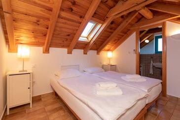 Dom s bazénom pre rodinu, pri mori Guduće, Ugljan - 17668