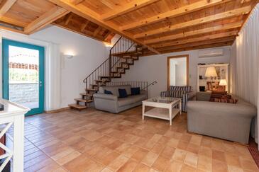 Dom s bazénom pre rodinu, pri mori Guduće, Ugljan - 17668