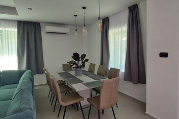 Apartmány s bazénom pre rodiny Pomer, Medulin - 17681