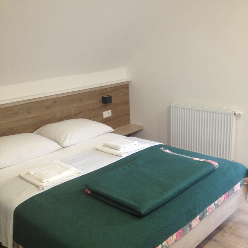 Room - S-17768-b