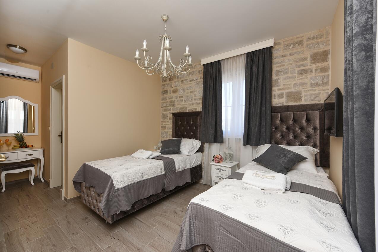 K-17774 - Alloggi privati - Casa con piscina per famiglia Pridraga - Cuskijas, Novigrad