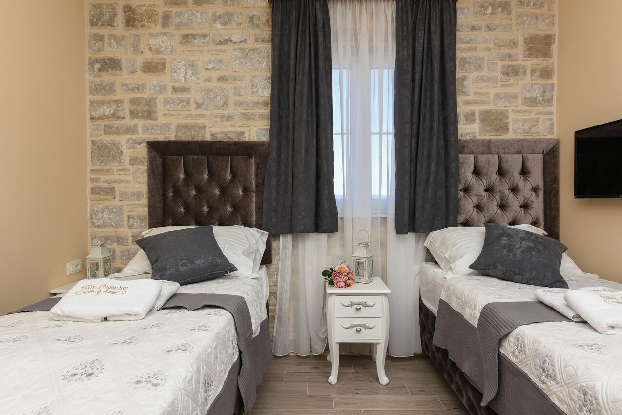 K-17774 - Alloggi privati - Casa con piscina per famiglia Pridraga - Cuskijas, Novigrad