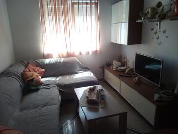 Apartments with parking space Zadar - 17813