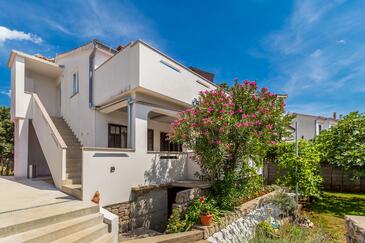 Apartments with terrace Omišalj, Kvarner