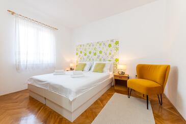 Apartments with parking space Mavarštica, Čiovo - 17821