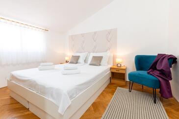 Appartamenti con parcheggio Mavarstica, Bua - Čiovo - 17821