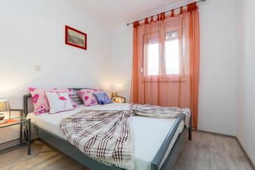 Apartmanok és szobák parkolóhellyel Grebastica, Sibenik - 17831
