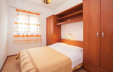 Apartments by the sea Punat, Krk - 17857