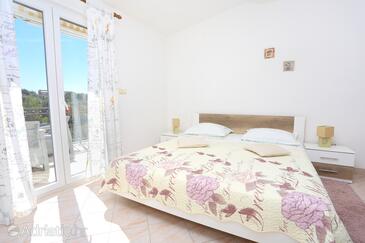 Apartmanok családok részére medencével Razanj, Rogoznica - 17867