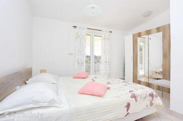 Lejligheder med pool egnet til familier med børn Razanj, Rogoznica - 17867