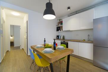 Apartmanok családok részére medencével Seget Donji, Trogir - 17869