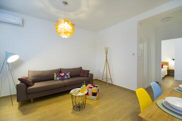 Apartmanok családok részére medencével Seget Donji, Trogir - 17869