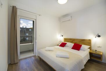 Apartmanok családok részére medencével Seget Donji, Trogir - 17869