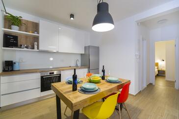 Apartmanok családok részére medencével Seget Donji, Trogir - 17869