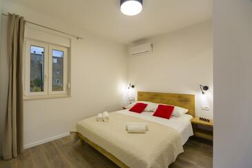 Apartmanok családok részére medencével Seget Donji, Trogir - 17869