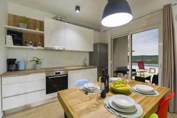 Apartmanok családok részére medencével Seget Donji, Trogir - 17869