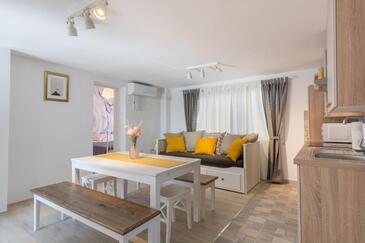 Apartments with parking space Vir - 17879
