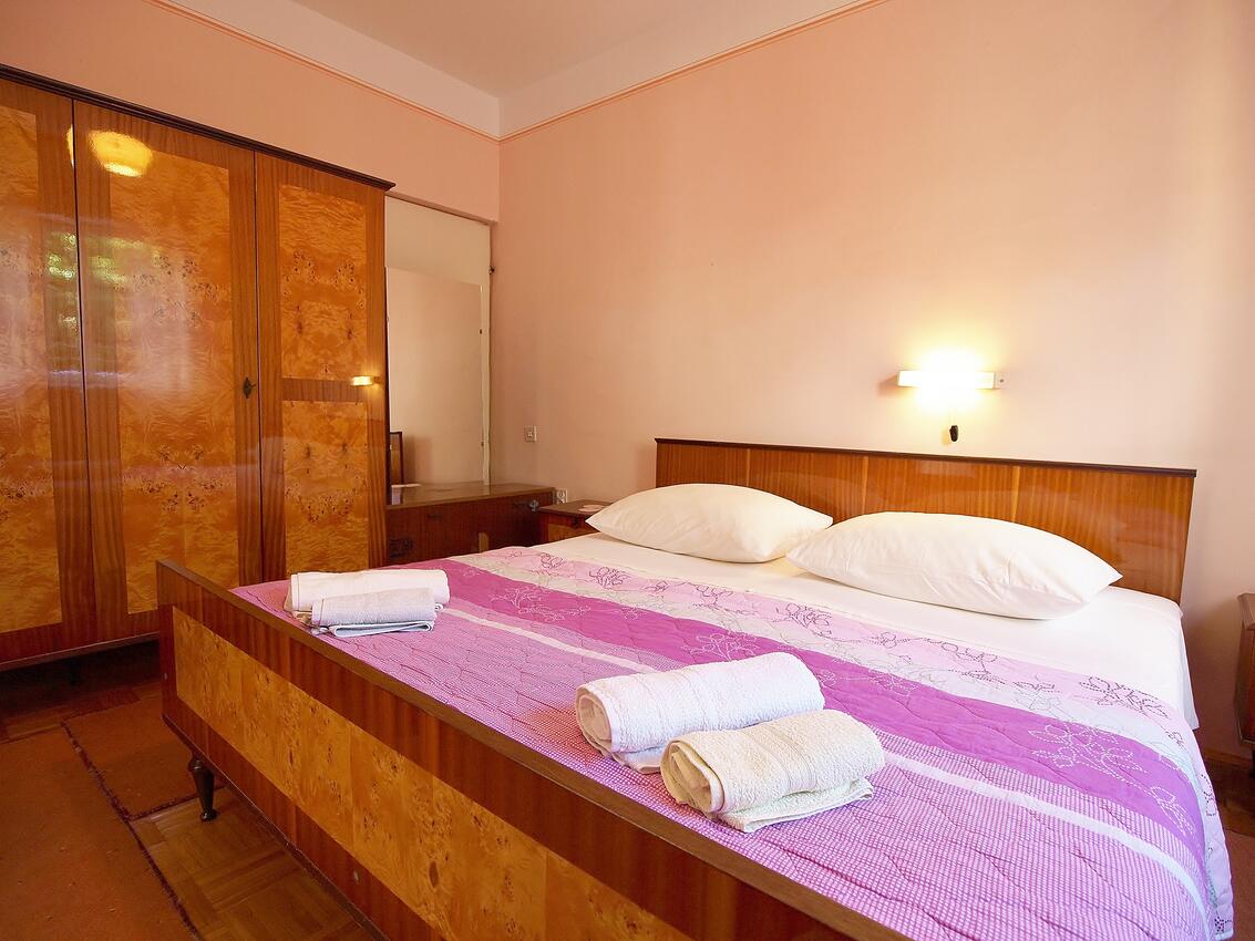 A-17881-a - Private accommodation - Apartments with a parking space Palit, Rab