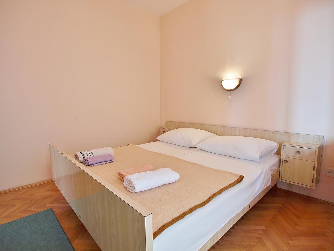 A-17881-b - Private accommodation - Apartments with a parking space Palit, Rab