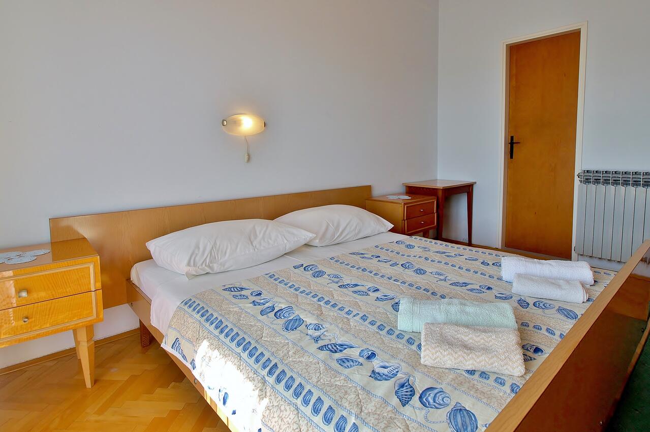 A-17881-b - Private accommodation - Apartments with a parking space Palit, Rab