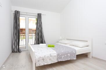 Apartments with parking space Stanići, Omiš - 17894