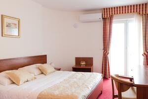 Room Krilo Jesenice Room Krilo Jesenice, Omiš (S-17901-b)