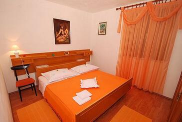 Apartments with parking space Rogoznica - 17907