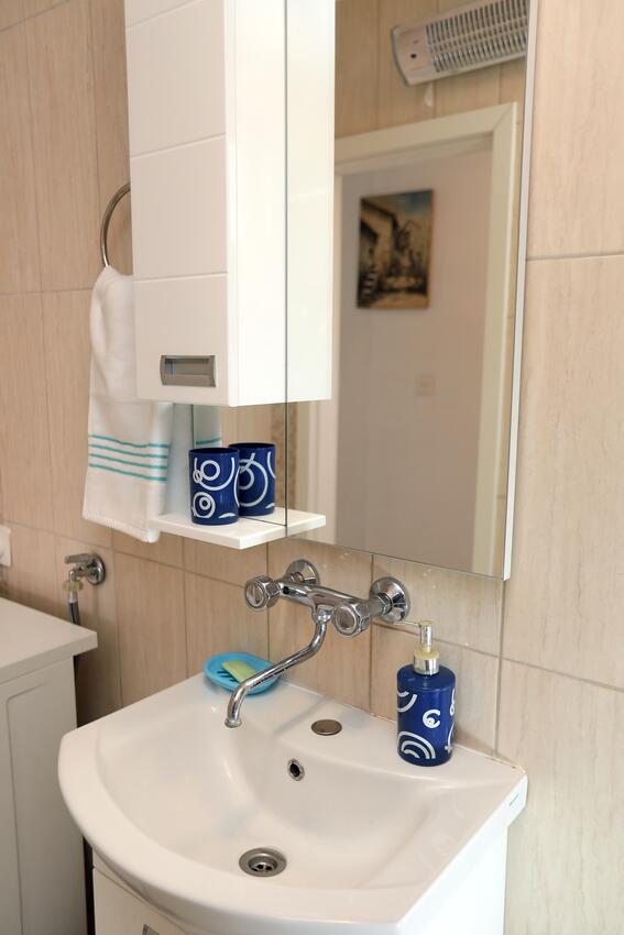A-17910-a - Private accommodation - Apartments by the sea Drvenik Mali, Drvenik