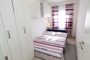 Apartments by the sea Drvenik Mali, Drvenik - 17910