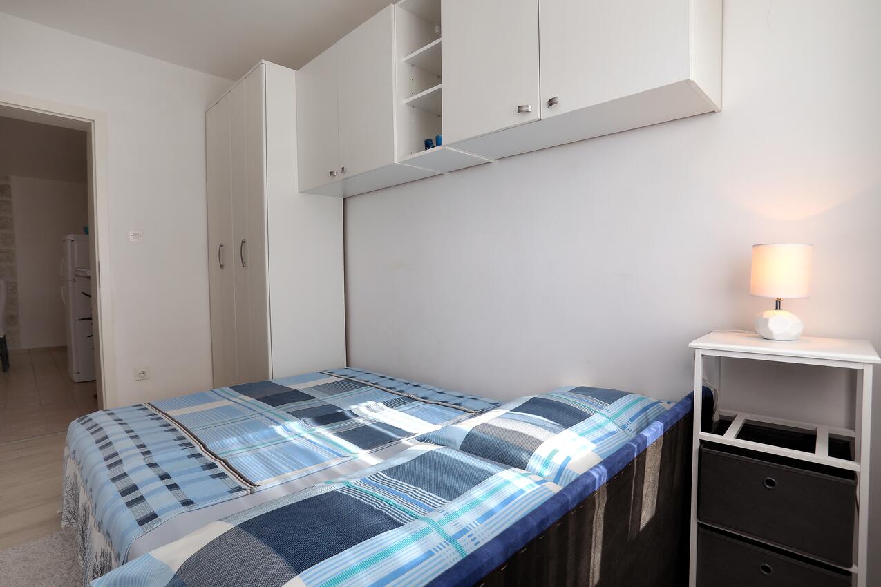 A-17910-a - Private accommodation - Apartments by the sea Drvenik Mali, Drvenik