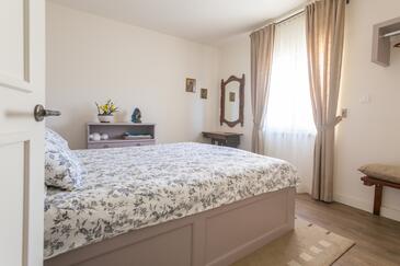 Apartments with parking space Hum, Central Istria - Središnja Istra - 17921