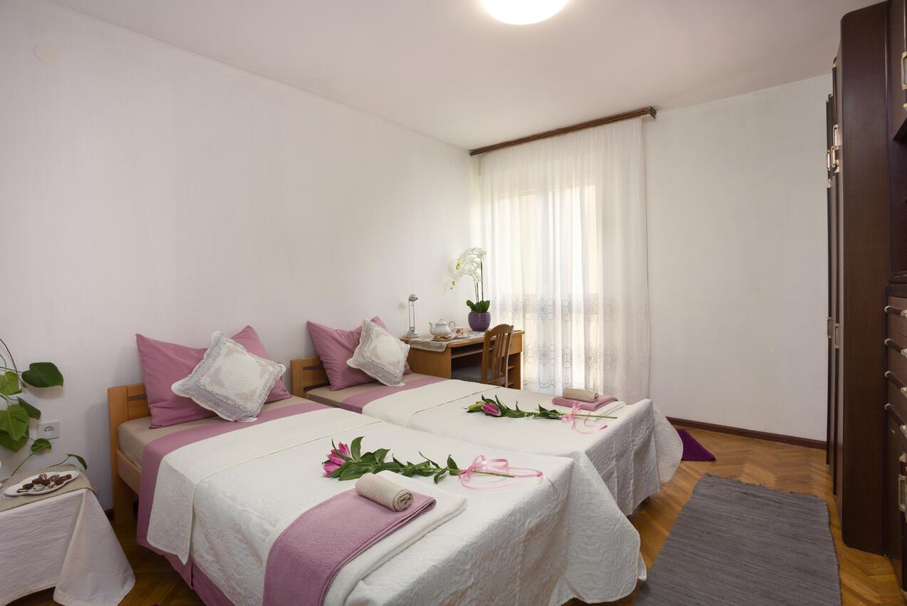 Apartments with WiFi Split - 17944