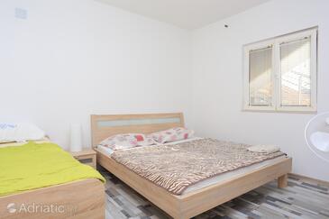 Ferienwohnungen am Meer Seget Vranjica, Trogir - 17989