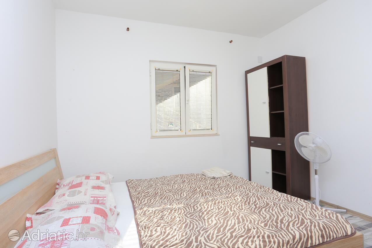 A-17989-a - Privatunterkunft - Ferienwohnungen am Meer Seget Vranjica, Trogir
