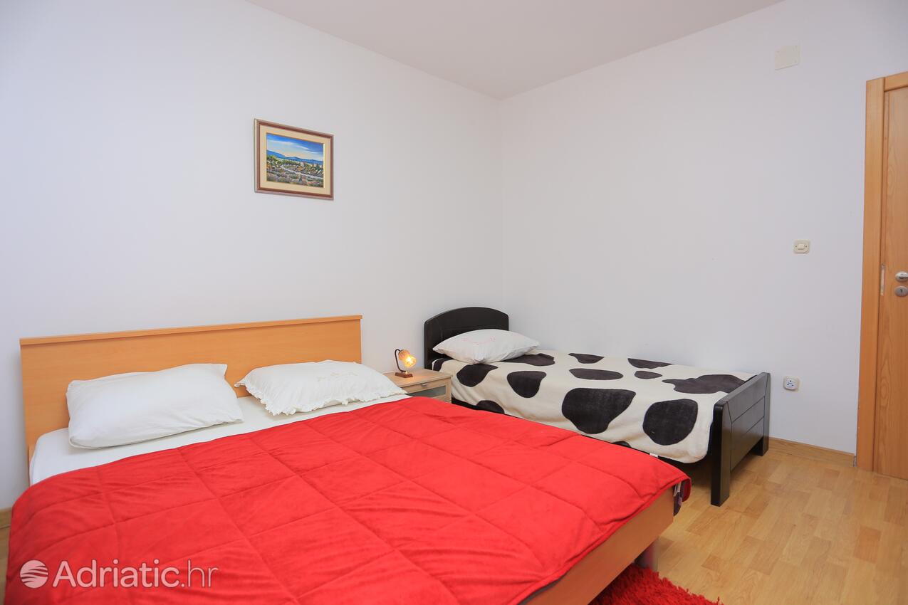 A-17989-a - Privatunterkunft - Ferienwohnungen am Meer Seget Vranjica, Trogir