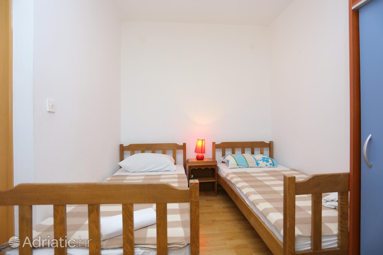 A-17989-a - Privatunterkunft - Ferienwohnungen am Meer Seget Vranjica, Trogir