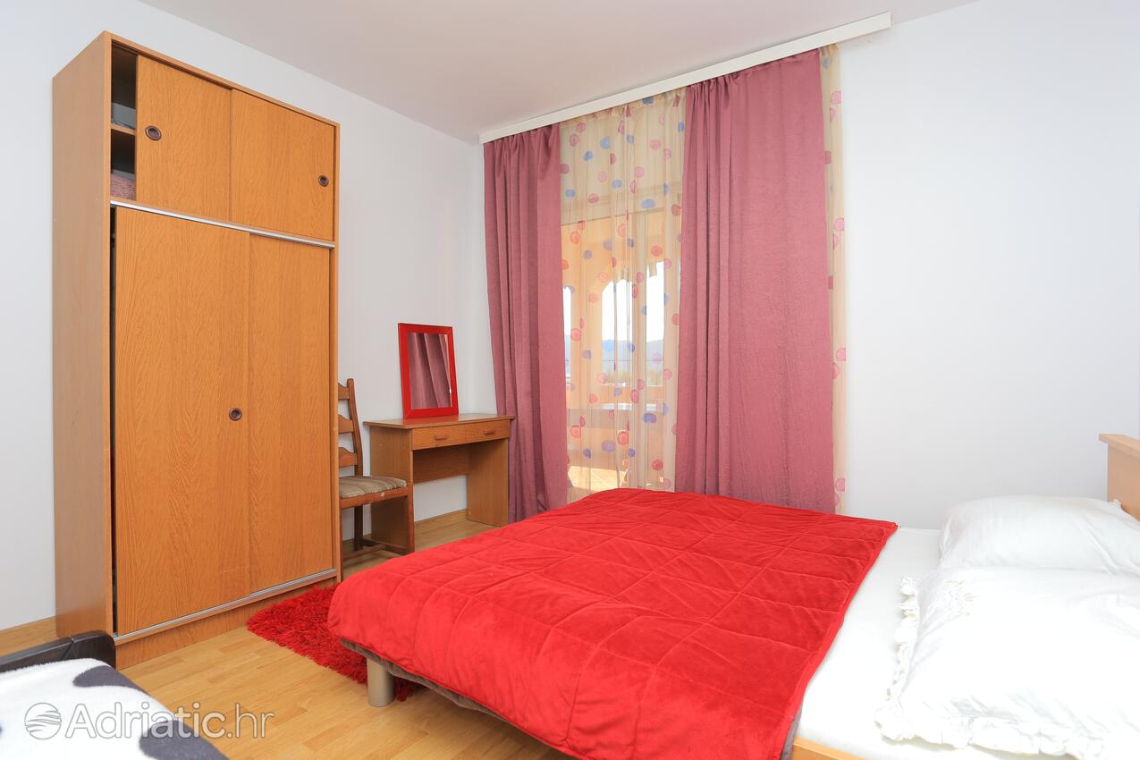 A-17989-a - Privatunterkunft - Ferienwohnungen am Meer Seget Vranjica, Trogir