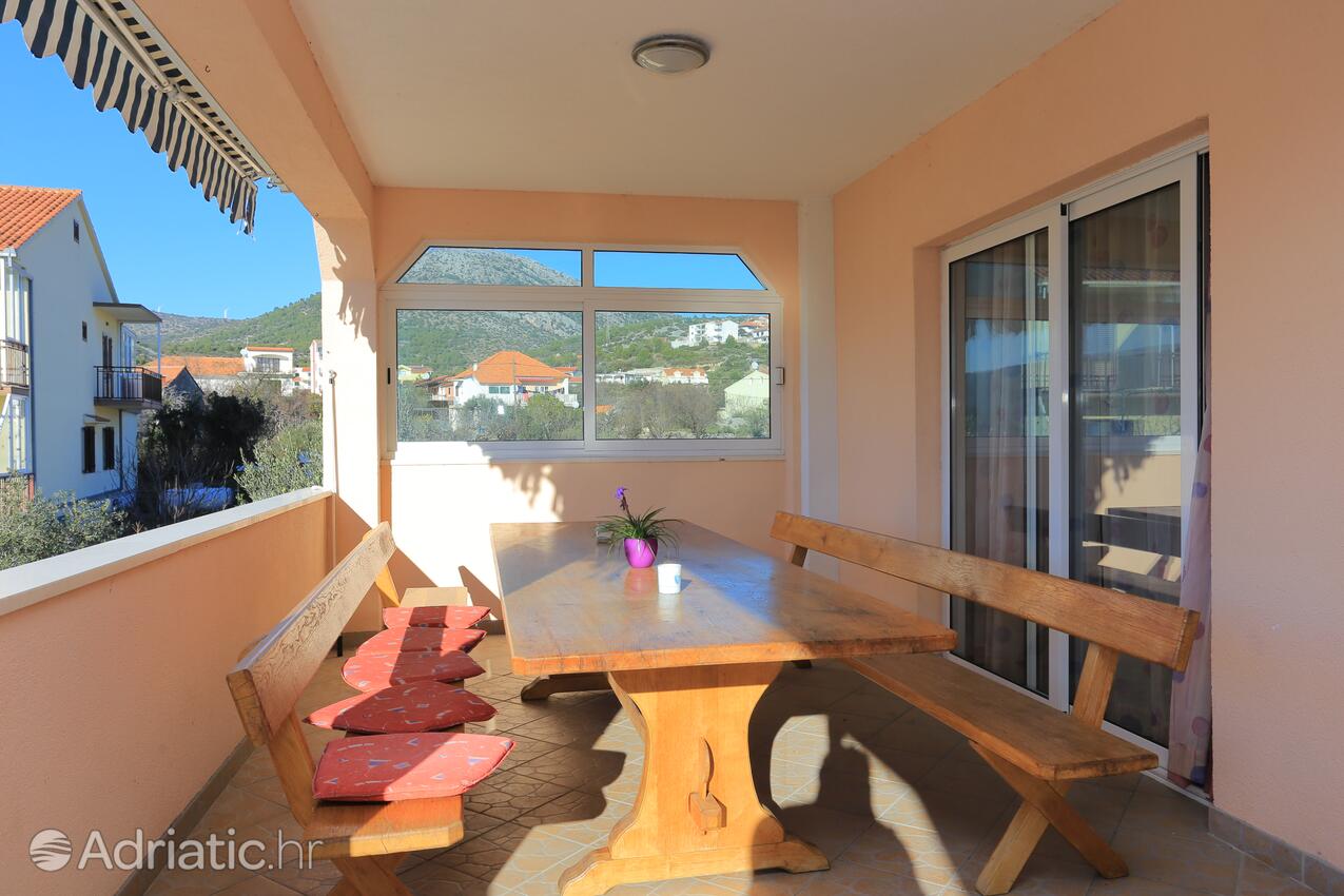 A-17989-a - Privatunterkunft - Ferienwohnungen am Meer Seget Vranjica, Trogir
