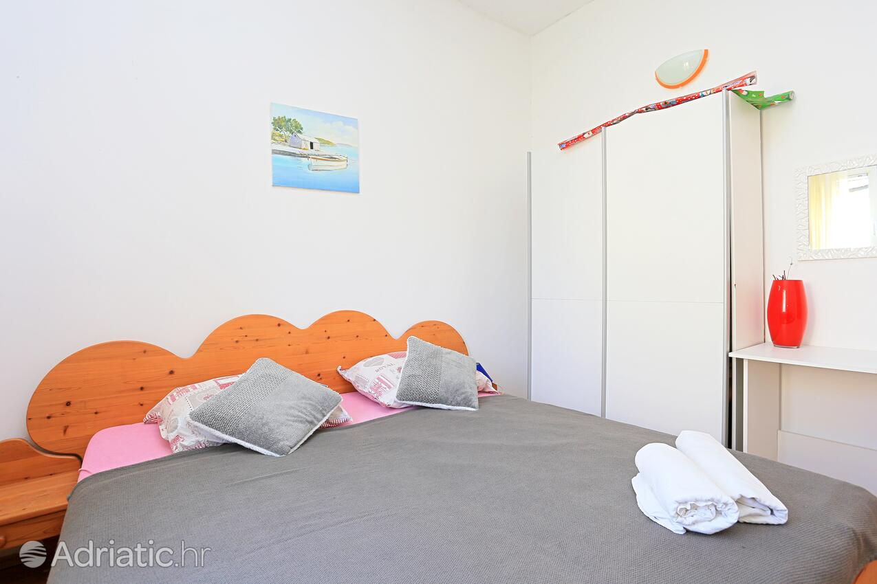 A-17989-c - Privatunterkunft - Ferienwohnungen am Meer Seget Vranjica, Trogir