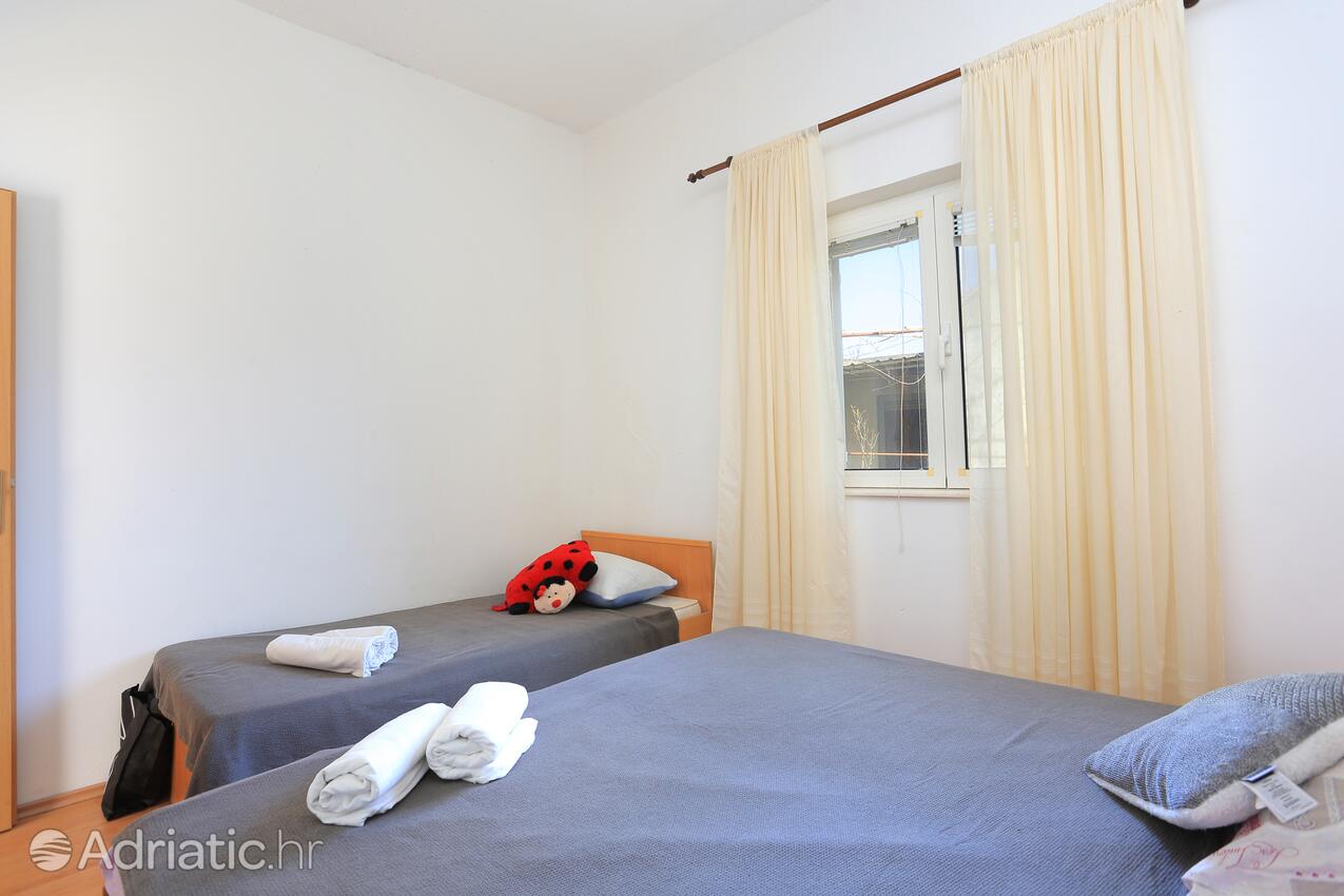 A-17989-c - Privatunterkunft - Ferienwohnungen am Meer Seget Vranjica, Trogir