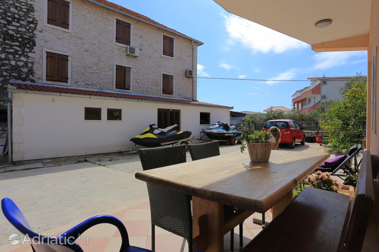 A-17989-c - Privatunterkunft - Ferienwohnungen am Meer Seget Vranjica, Trogir