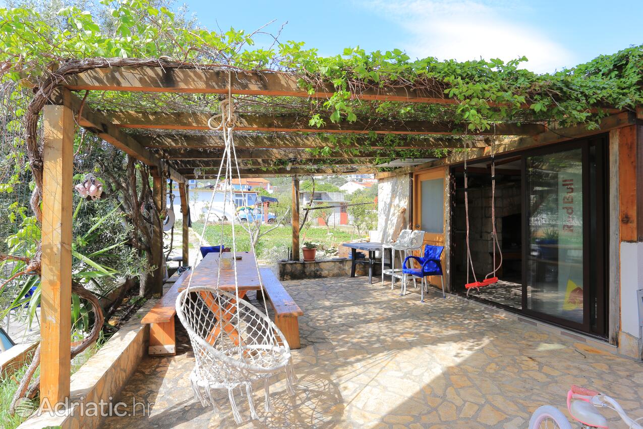 Hof - Ferienwohnungen am Meer Seget Vranjica, Trogir