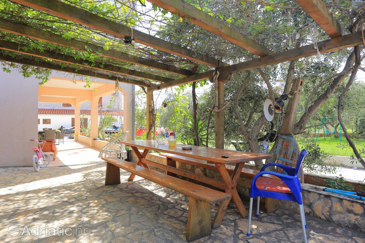 Hof - Ferienwohnungen am Meer Seget Vranjica, Trogir