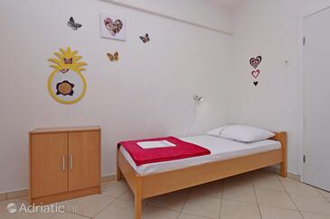 Apartments with parking space Lopar, Rab - 18001