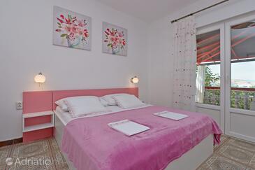 Apartments with parking space Lopar, Rab - 18001