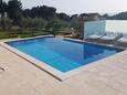 Seaside family friendly house with a swimming pool Cove Smokvina, Brač - 18003