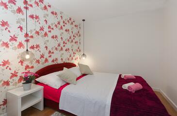 Seaside family friendly house with a swimming pool Cove Smokvina, Brač - 18003