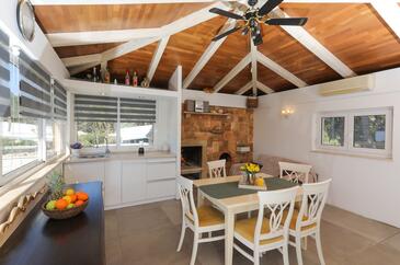 Seaside family friendly house with a swimming pool Cove Smokvina (Brač) - 18003