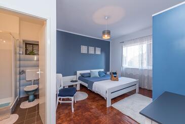 Apartments by the sea Pakoštane, Biograd - 18020